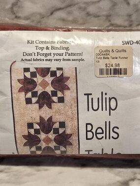 Southwind Designs Dimensional Tulip Bells Table Runner Quilt Pattern & Fabric